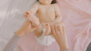 赤ちゃんの脚